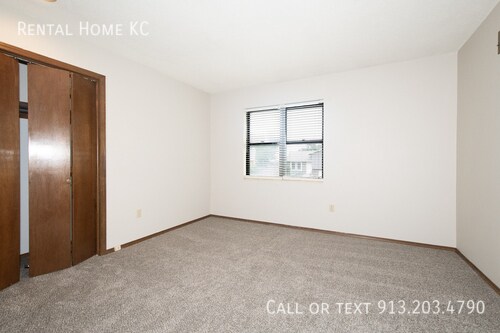 Building Photo - 1940 E Lindenwood Cir