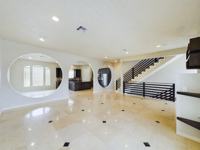 Building Photo - 2611 Lawrence St