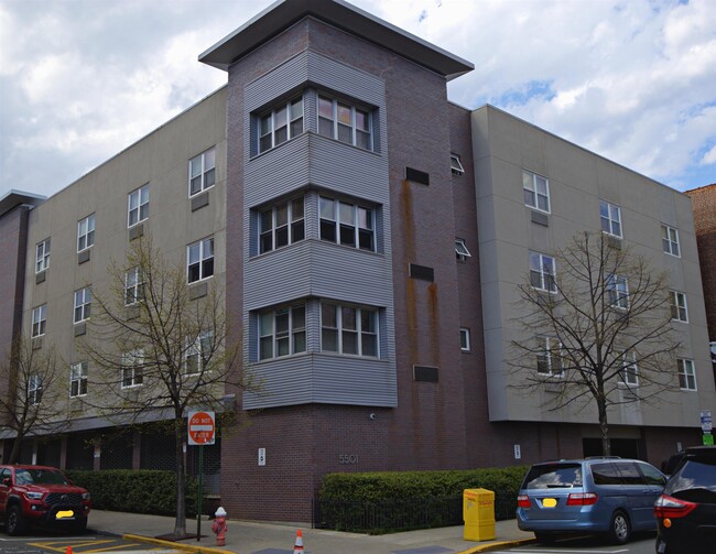 Primary Photo - 5501 Hudson Ave