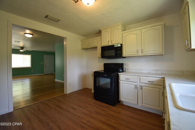 Building Photo - 1815 Arthur Ave