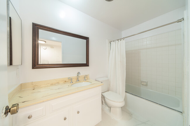 2nd bath - 121 N Croft Ave