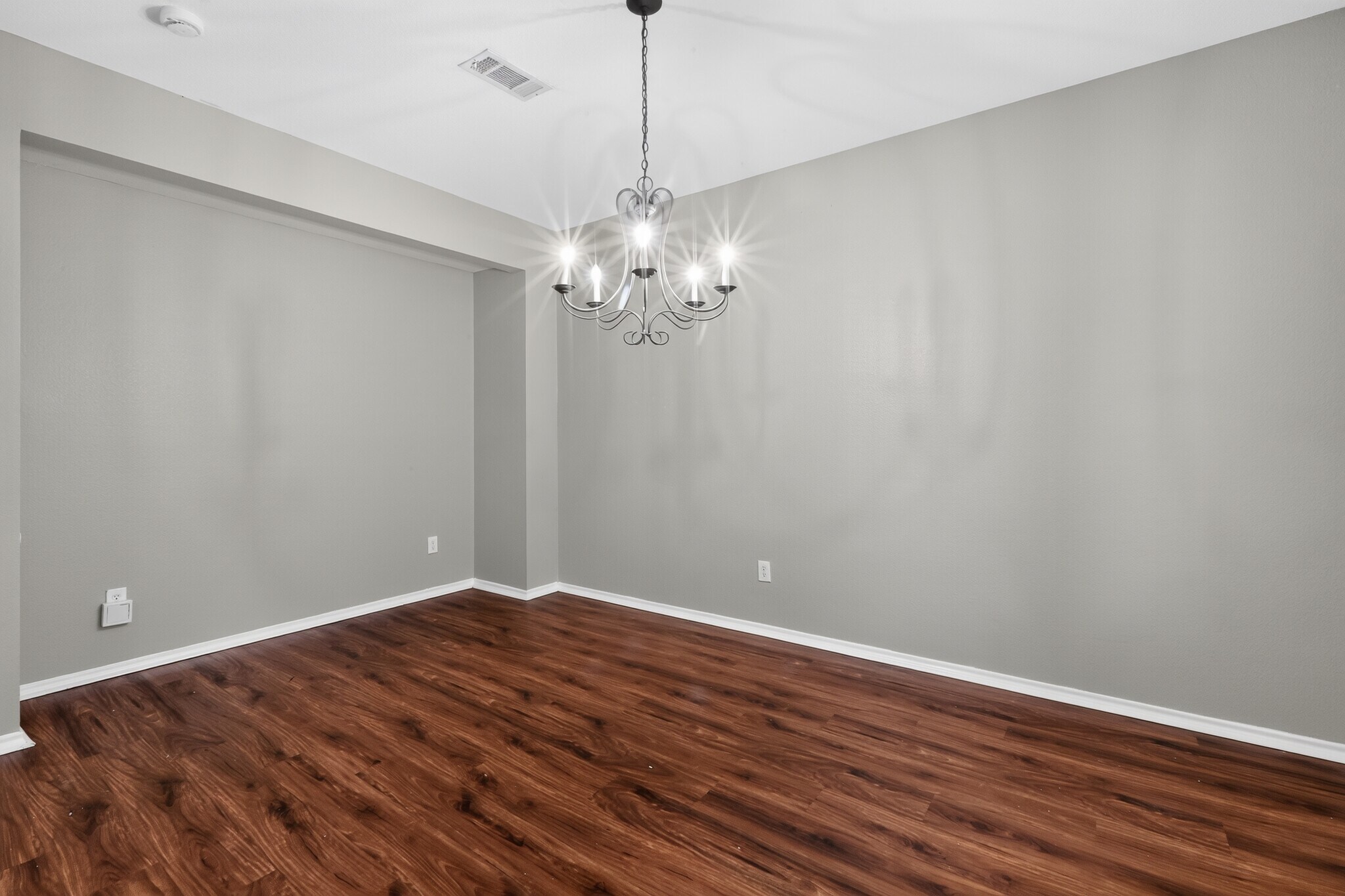 Building Photo - 217 Pinewood Trl