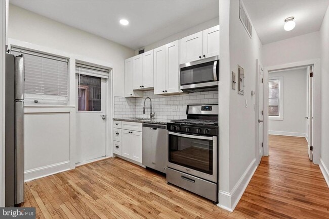 Building Photo - 334 Lombard St