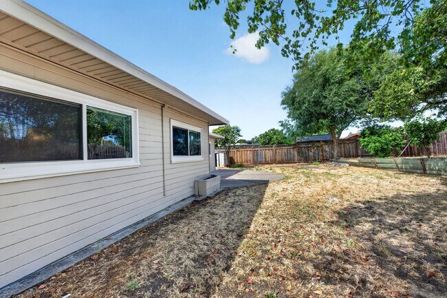 Building Photo - Freshly Renovated Single-Story Home with Huge Backyard & Prime Commuter Location!