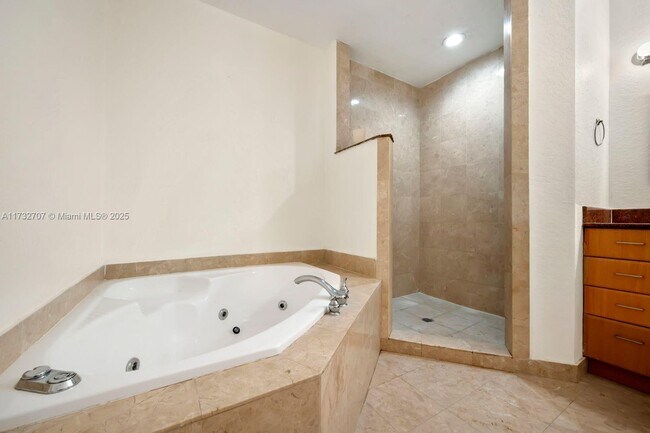 Building Photo - 1610 Presidential Way