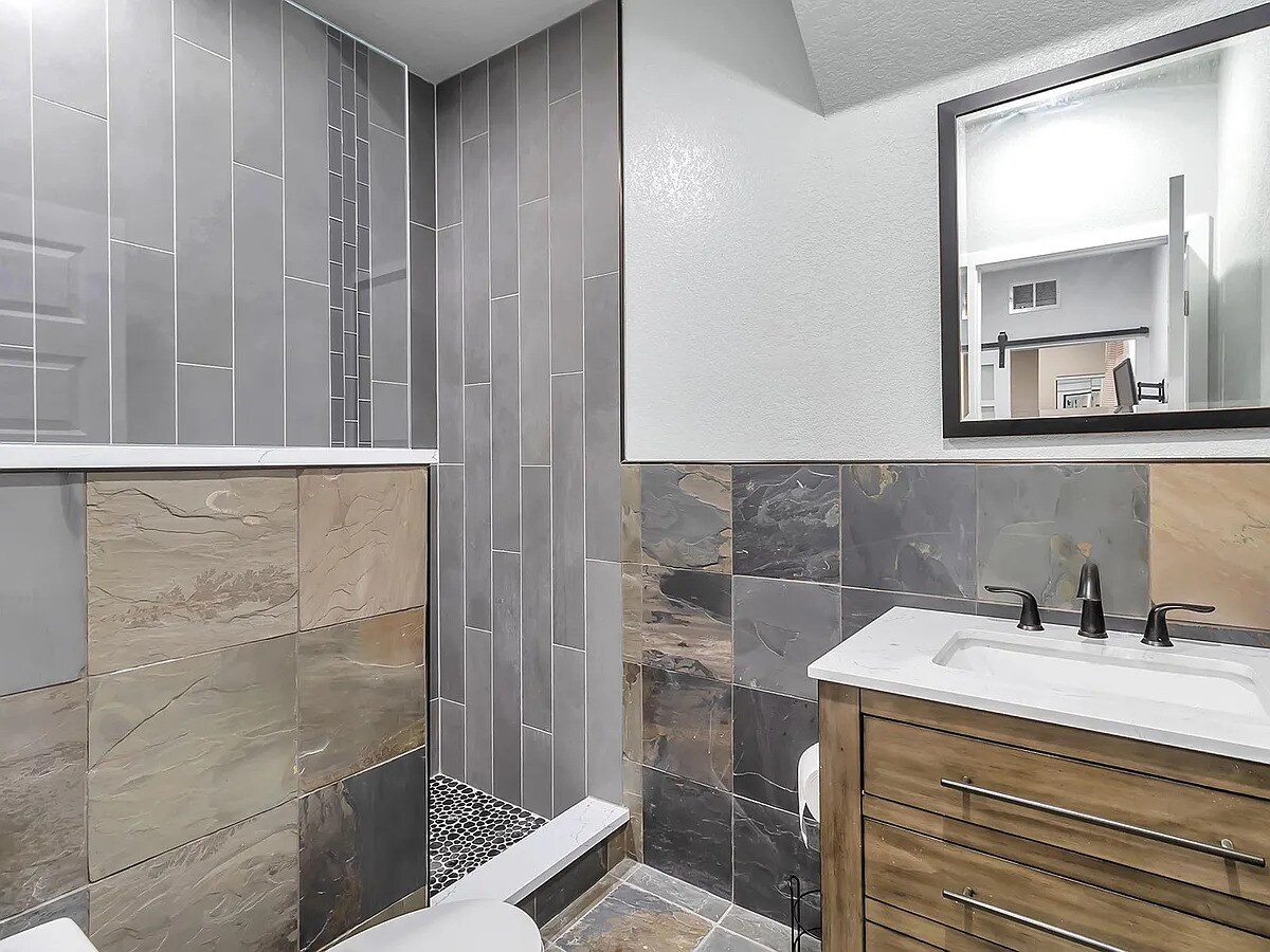 Building Photo - 1962 W 67th Pl