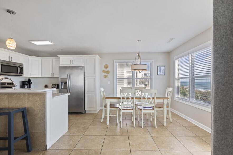 Building Photo - 1426 N Waccamaw Dr