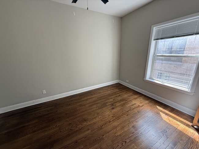 Building Photo - 836 E 53rd St