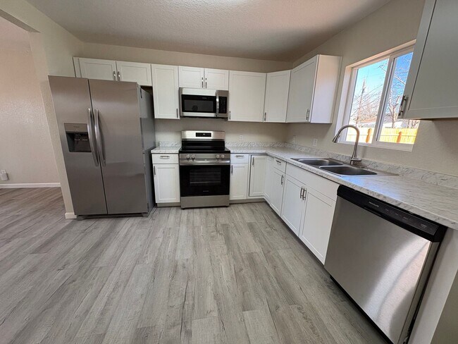 Building Photo - 2 Bed 1 Bath Home in Security!