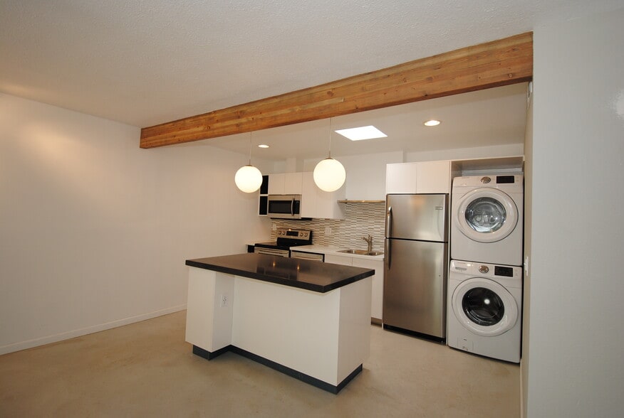 Unit B - 425 W Colter St