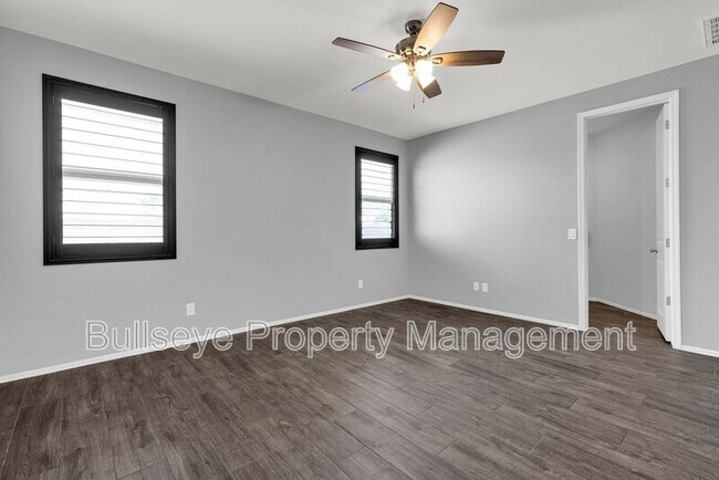 Building Photo - 17345 W Spur Dr