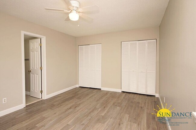 Building Photo - Gorgeous 2 Bedroom Condo At Finisterra!