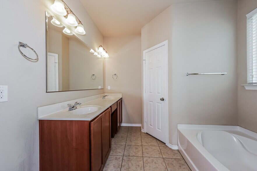 Building Photo - 10973 Caldwell Ln