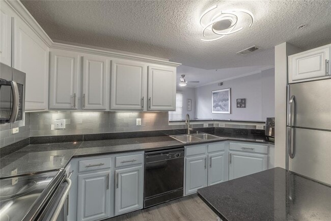 Building Photo - 501 Knights Run Ave