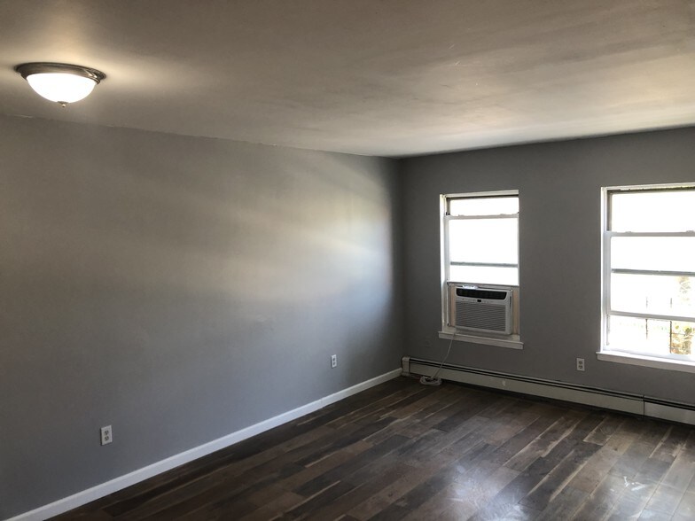 Large living room - 667 E 165th St