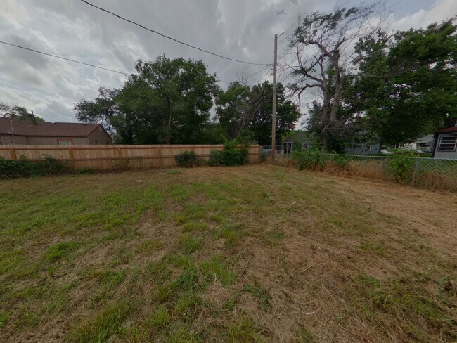 Building Photo - 2020 E Murdock St, Wichita, KS 67214