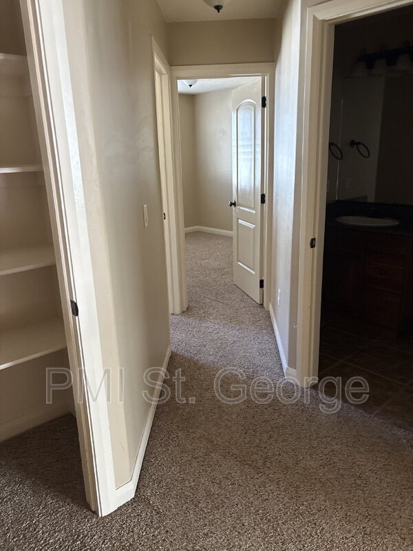 Building Photo - 340 1425 N St