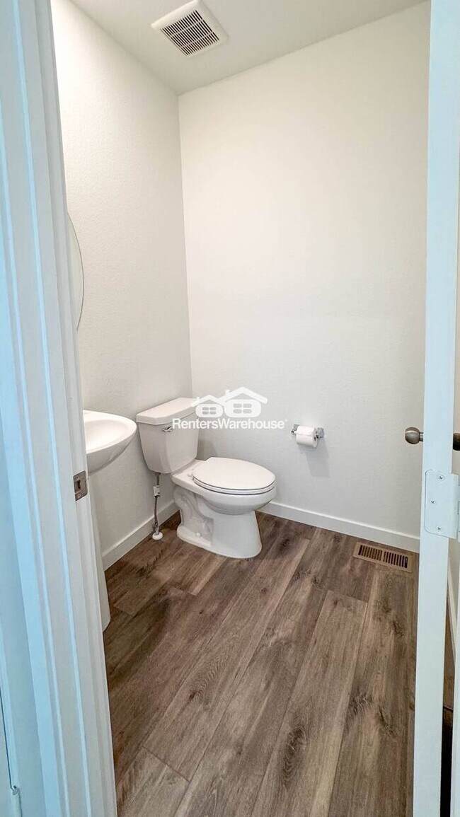 Building Photo - Spacious and Luxurious Home with 2 Car Garage in Bennett