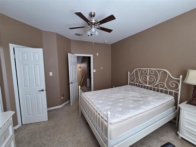Building Photo - 305 Holleman Dr E