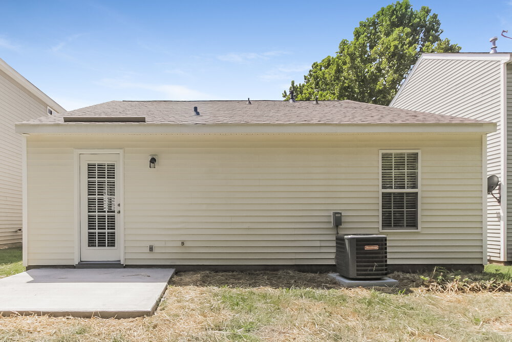 Building Photo - 2707 Oasis Ln