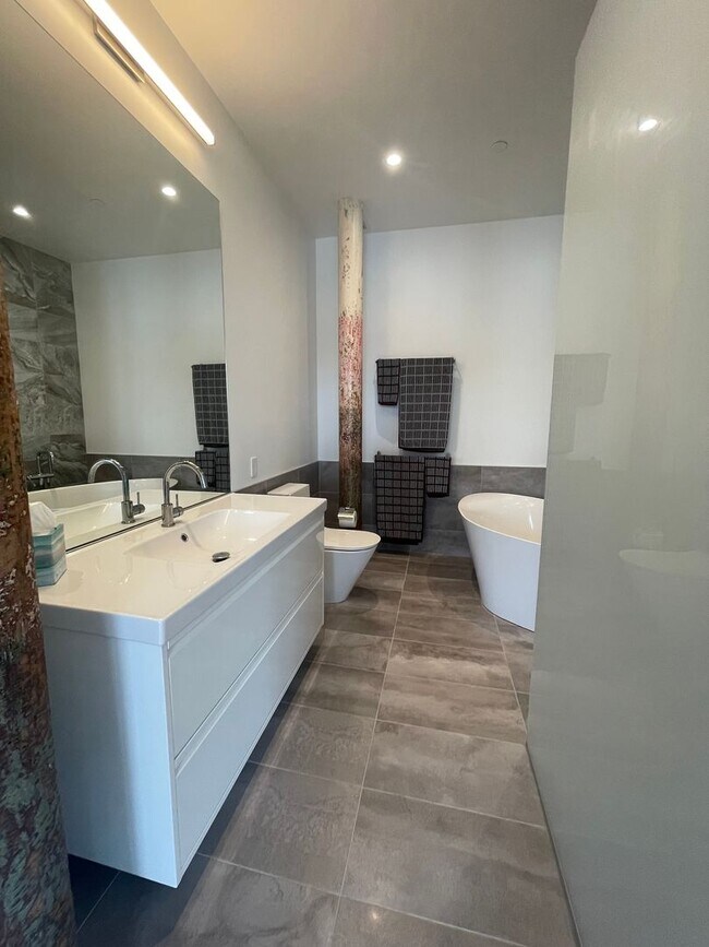 Building Photo - Historic Charm, Modern Luxury,  2 bedroom ...