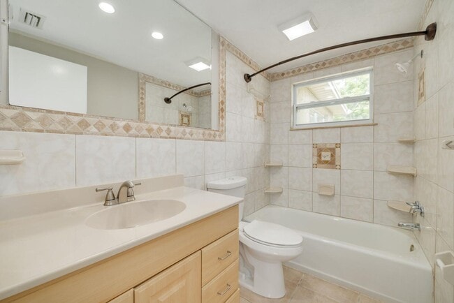 Building Photo - 3304 Bluebird Dr