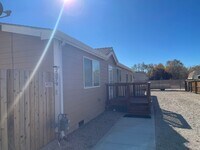 Building Photo - Beautifully updated Mobile Home in Carson ...