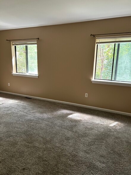 Building Photo - 11 Sunstone Dr