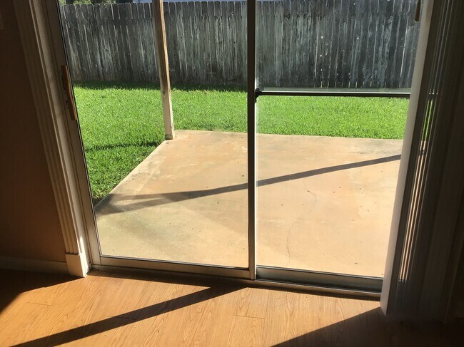 LARGE FENCED YARD - 2913 Whisper Oaks Ln