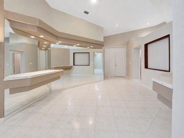 Building Photo - 11081 Springbrook Cir