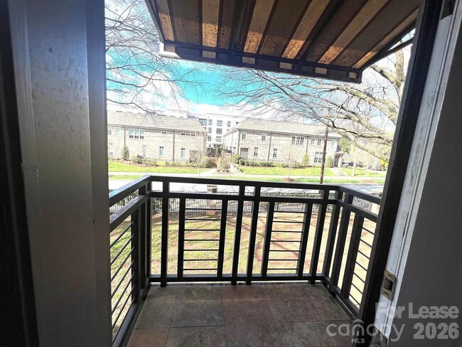 Building Photo - 2441 Vail Ave