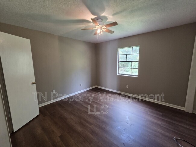 Building Photo - 204 Cantal Dr