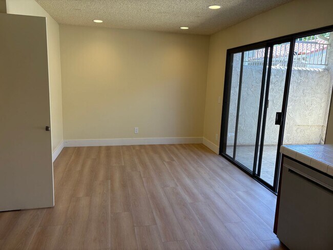 Building Photo - 6865 Valley Circle Blvd