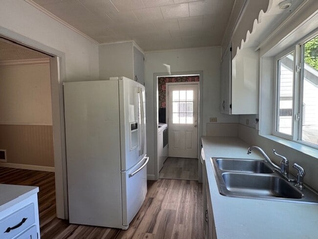 Building Photo - 6241 Skunk Hollow Rd