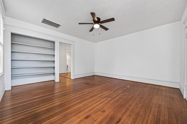 Building Photo - 324 W Alabama St