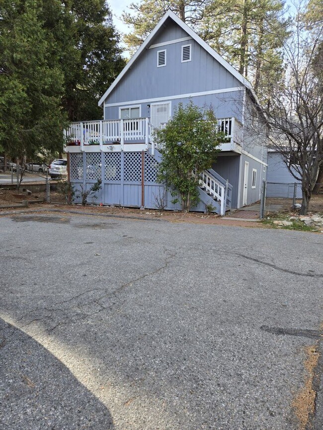 Building Photo - CR2398