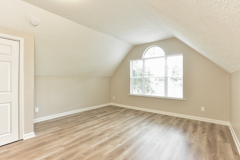 Building Photo - 295 Sanders Dr