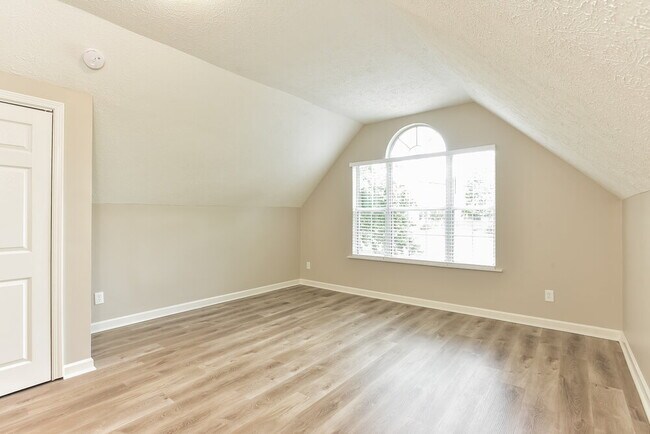 Building Photo - 295 Sanders Dr