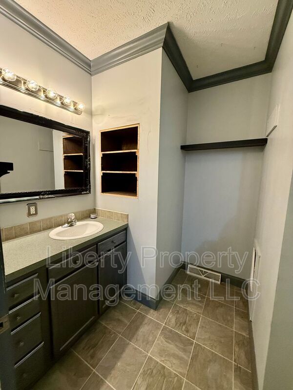 Building Photo - 143 Quail Dr