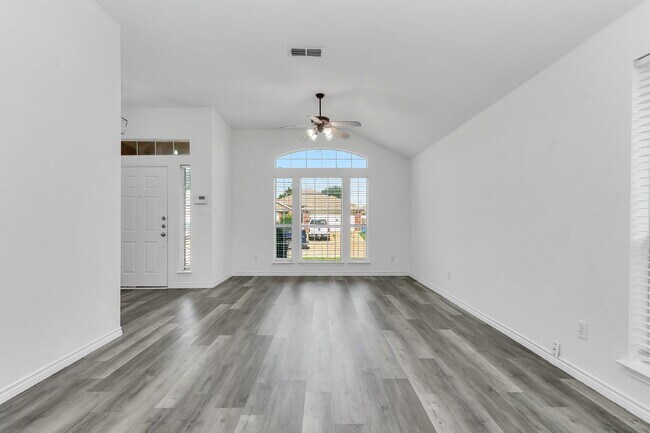 Building Photo - Welcome home to this beautifully maintained 4-bedroom, 2-bath, single-story home in the desirable...