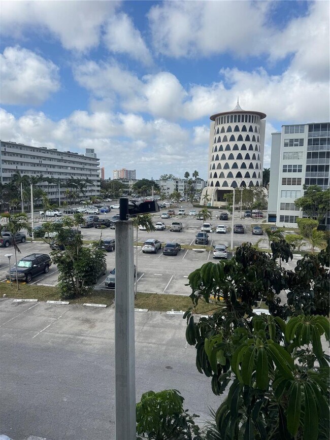 Building Photo - 1780 NE 191st St