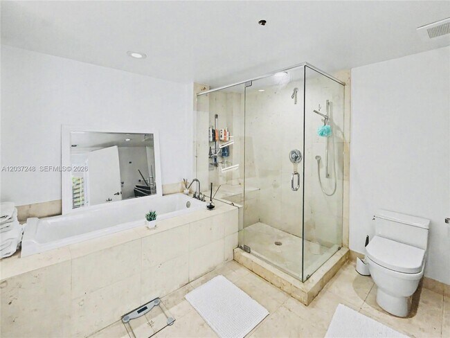 Building Photo - 465 Brickell Ave