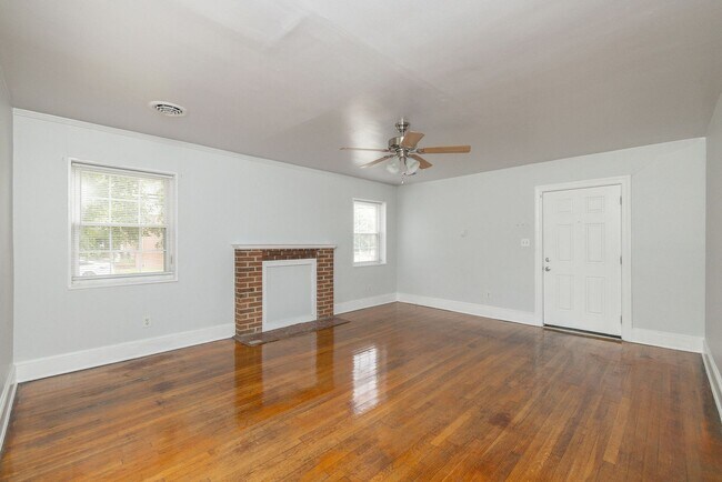 Building Photo - 103/105 Indiana Ln