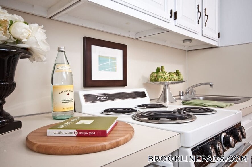 Building Photo - 1223 Beacon St