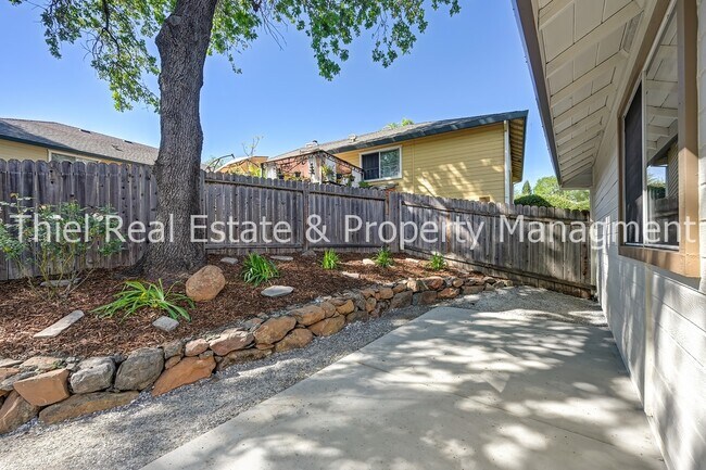 Building Photo - 2277 Knollwood Dr