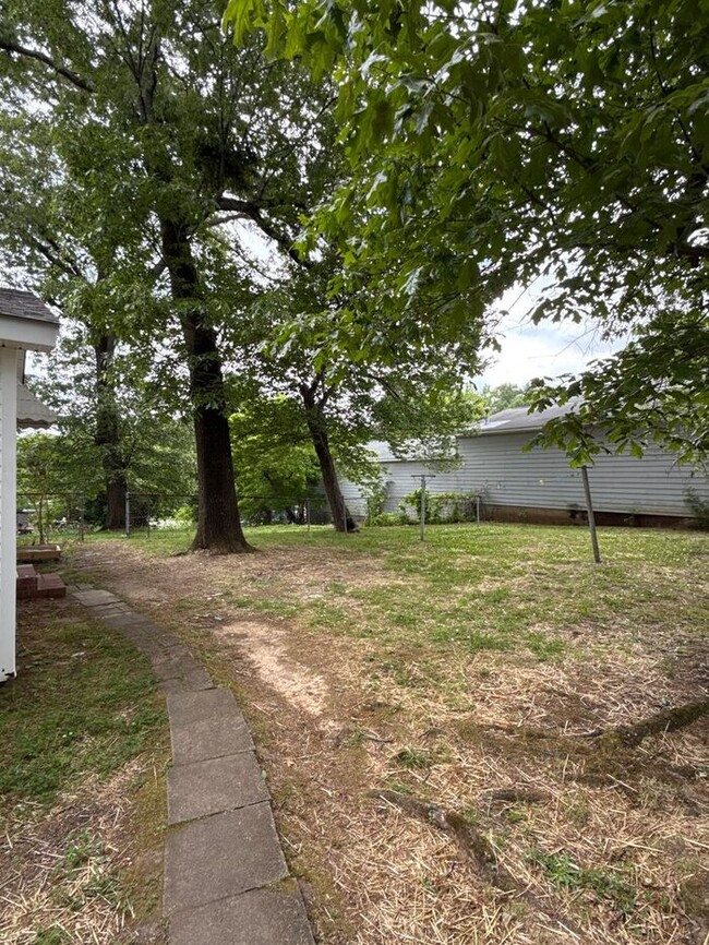 Building Photo - T.R. Lawing Realty Property