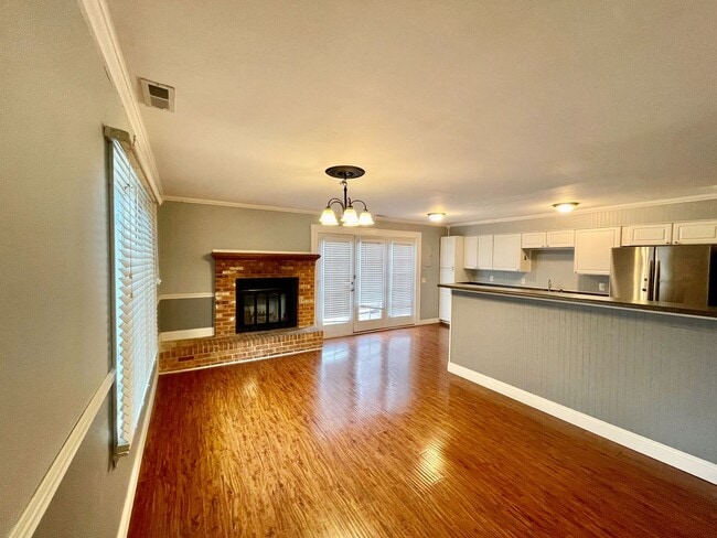 Building Photo - Beautiful 3-bedroom, 2.5-bathroom home