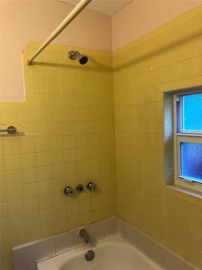 Building Photo - 76 NE 48th St