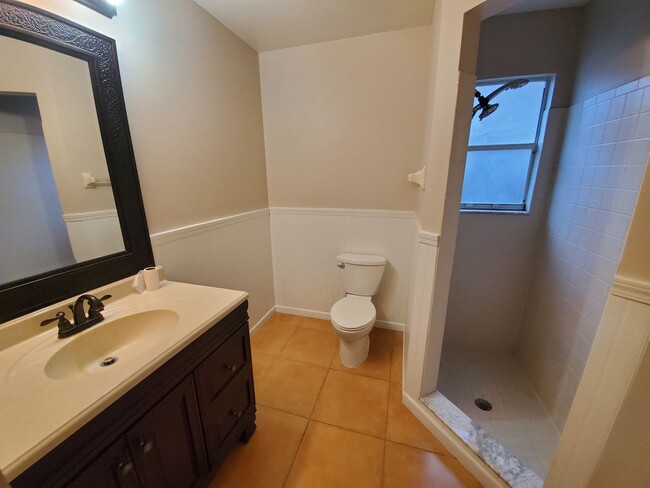 Building Photo - 129 Edgewater Cir