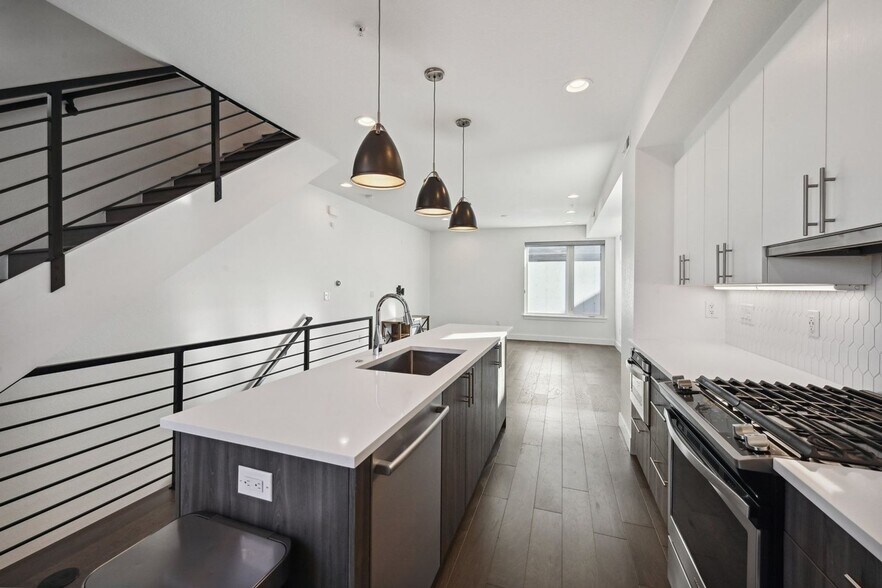 Building Photo - 2836 W 25th Ave